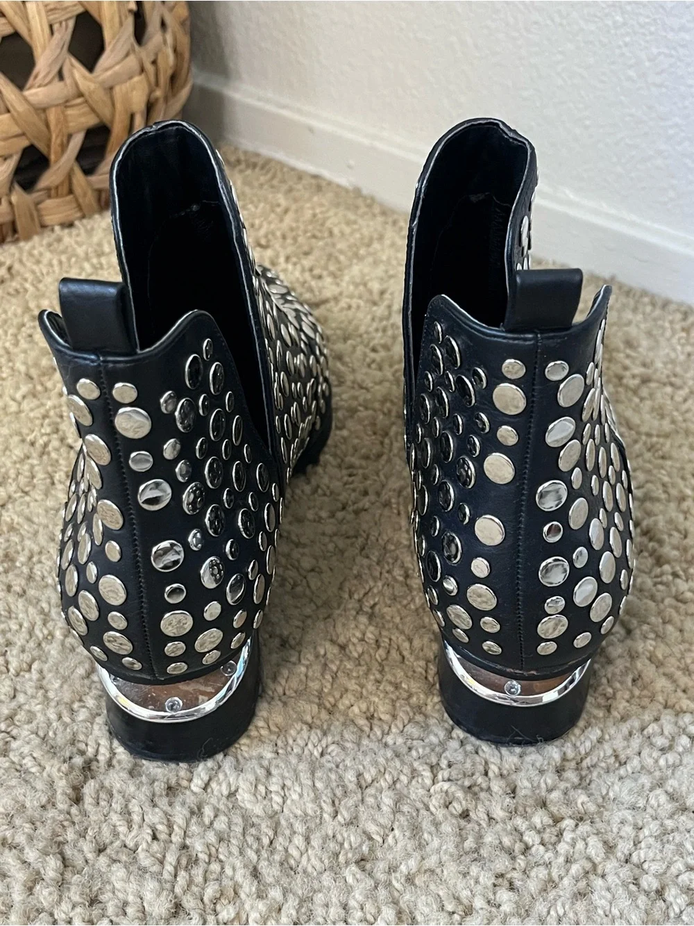 🖤 Studded Black Western Ankle Boots Pointed Toe Statement Booties Size 8.5